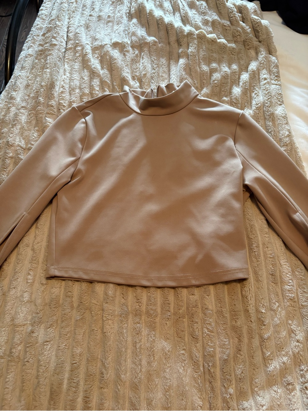 Beige sweater with split sleeves